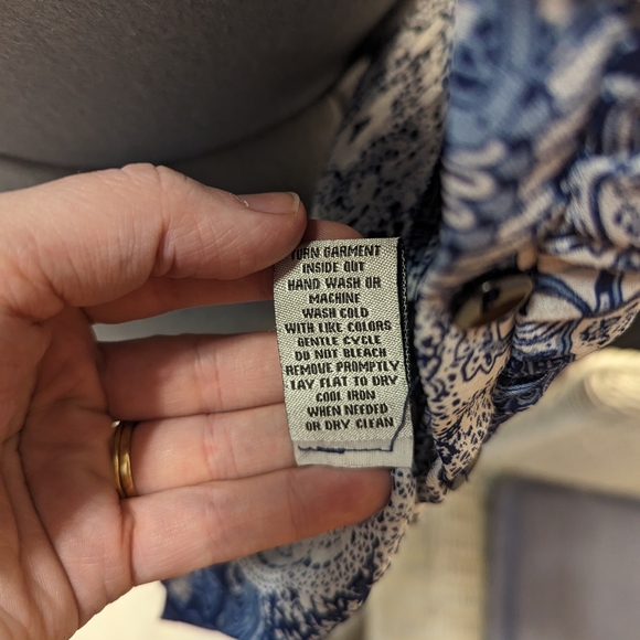 Larry Levine blue and white floral swirl button up - Picture 8 of 9